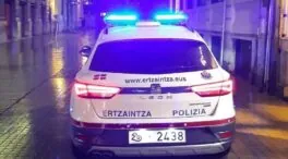 Tres jóvenes investigados en Vitoria por obligar a un hombre a quitarse una camiseta de España