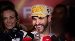 El candidato de Petro para las presidenciales se queda a siete puntos del favorito, De la Espriella