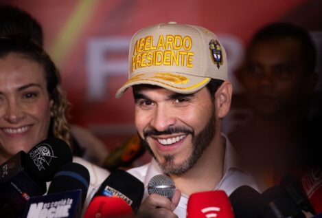 El candidato de Petro para las presidenciales se queda a siete puntos del favorito, De la Espriella