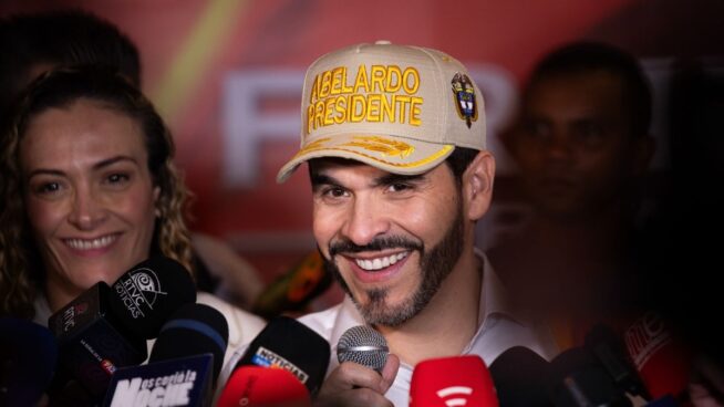 El candidato de Petro para las presidenciales se queda a siete puntos del favorito, De la Espriella