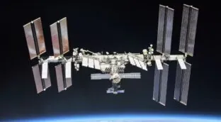 Una fuga en la Estación Espacial Internacional obliga a los astronautas a huir en una cápsula