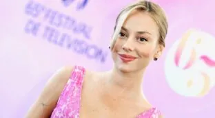 Ester Expósito, 26 años, tajante con el feminismo: «Me da gusto cobrar más que los hombres; se puede perrear hasta el suelo y ser feminista»