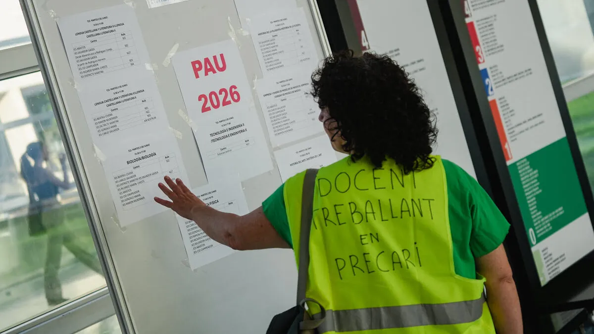 La huelga educativa valenciana se enquista en el uso del valenciano y la subida salarial