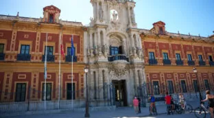 Andalucía licita un contrato de 1.000 millones para la seguridad de sus edificios públicos