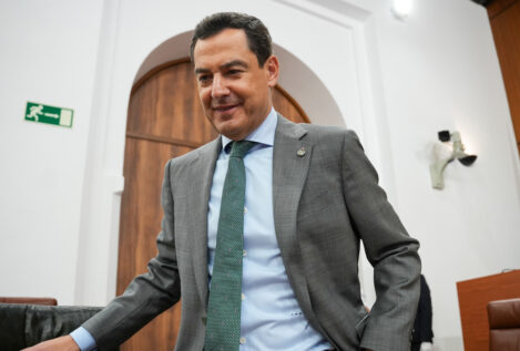 Juanma Moreno fracasa en la primera votación y fía su investidura al acuerdo con Vox