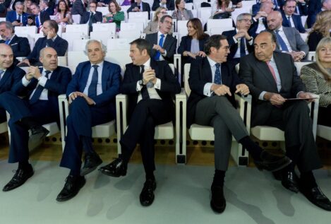 La CEOE cierra filas con Garamendi frente a una oposición sin apoyos ni estructura