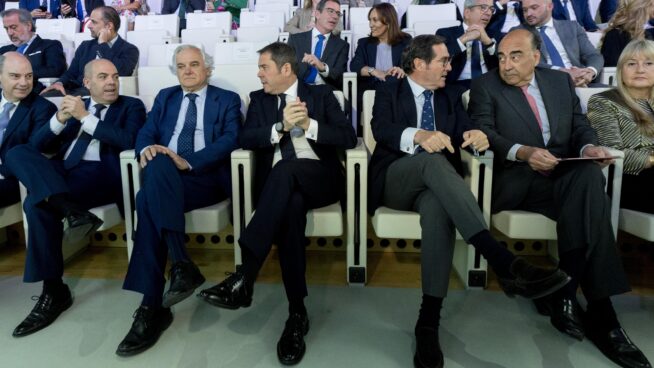 La CEOE cierra filas con Garamendi frente a una oposición sin apoyos ni estructura