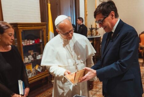 Illa se reúne con el Papa en una audiencia privada en el Palacio Episcopal de Barcelona