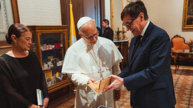 Illa se reúne con el Papa en una audiencia privada en el Palacio Episcopal de Barcelona