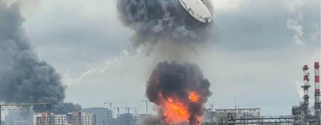 Un «ataque masivo» con drones de Ucrania contra una refinería oscurece Moscú