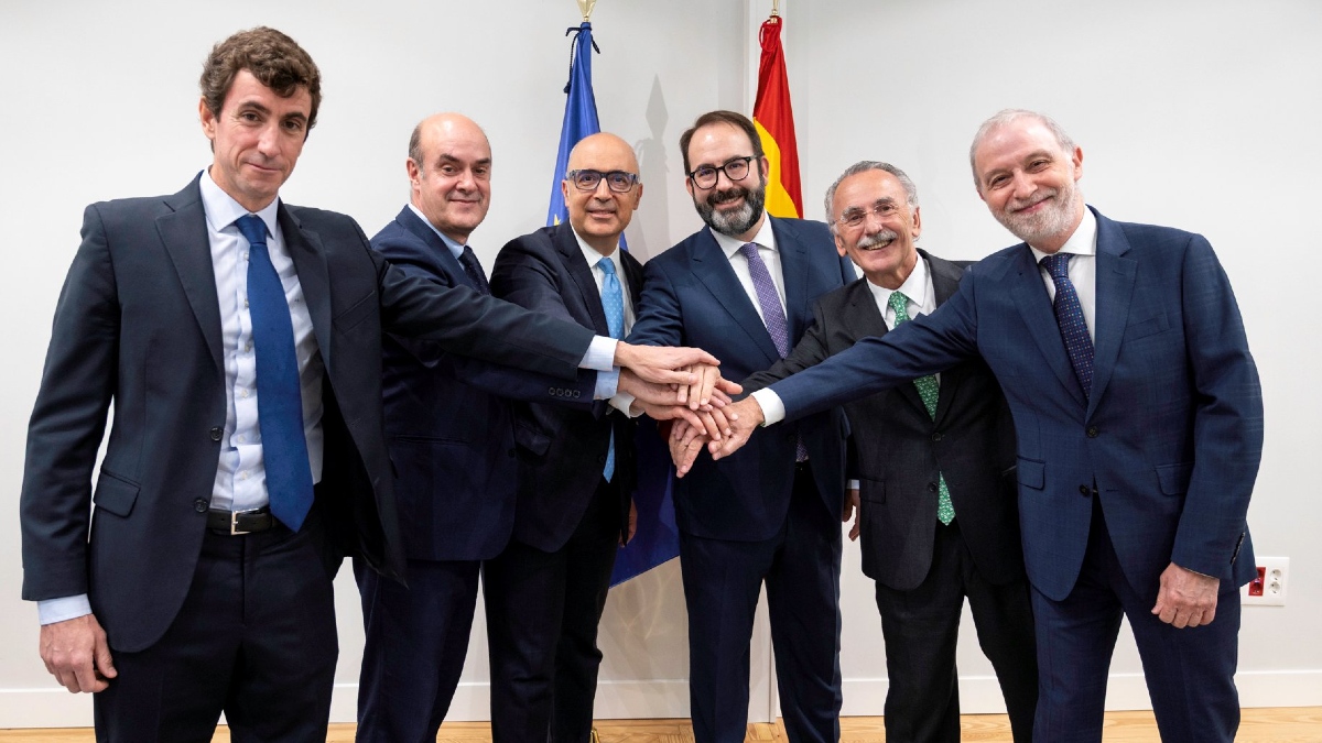 La industria española se compromete a colaborar en un futuro caza europeo