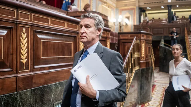 Feijóo califica de «lamentable» la afirmación de Óscar López sobre los «jueces que prevarican»