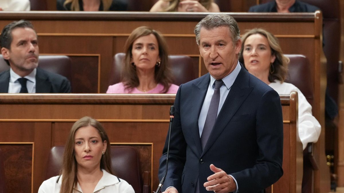 Feijóo, a Sánchez: «¿Hasta cuándo más va a estirar esta basura?»