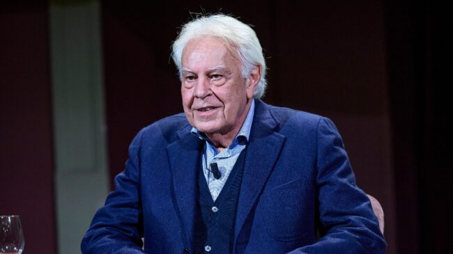 Felipe González recuerda que convocó elecciones cuando no aprobó los presupuestos