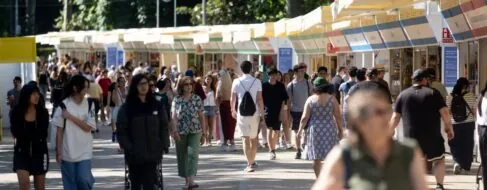 Leer para resistir la desinformación, y también, para reír