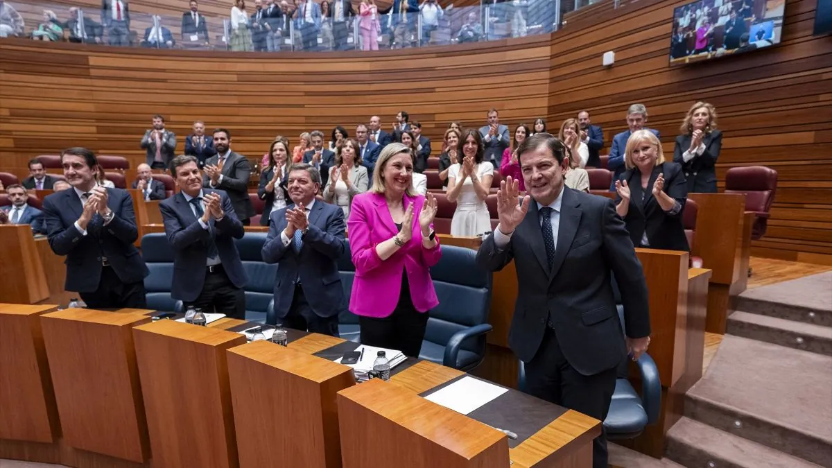 Mañueco jura su cargo como presidente con el propósito de ilusionar a Castilla y León