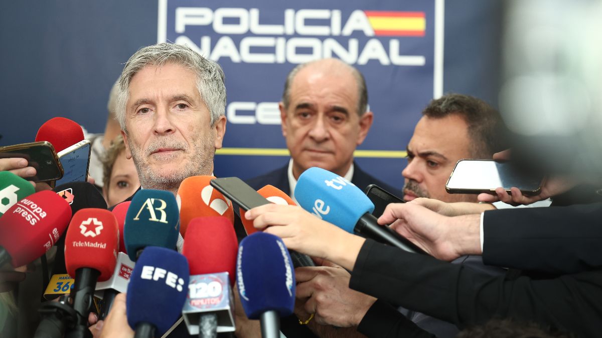 Marlaska defiende a la directora de la Guardia Civil y la excusa porque no habló sobre la trama