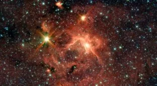 Descubren una población de estrellas en formación que emite rayos gamma