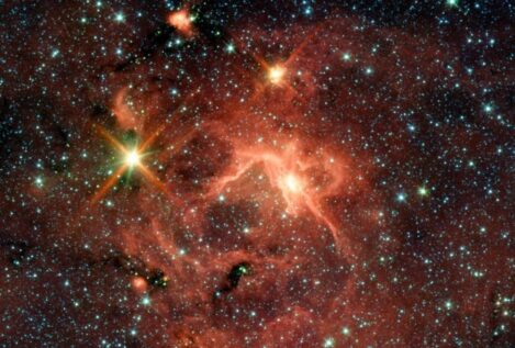 Descubren una población de estrellas en formación que emite rayos gamma