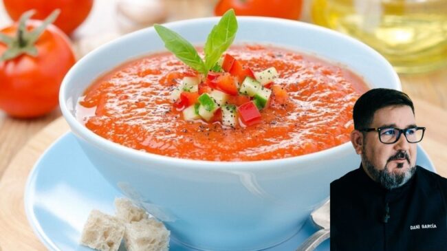 Los cocineros españoles coinciden: «El mejor gazpacho no se hace con pan, sino con el agua natural del tomate y dejándolo reposar»