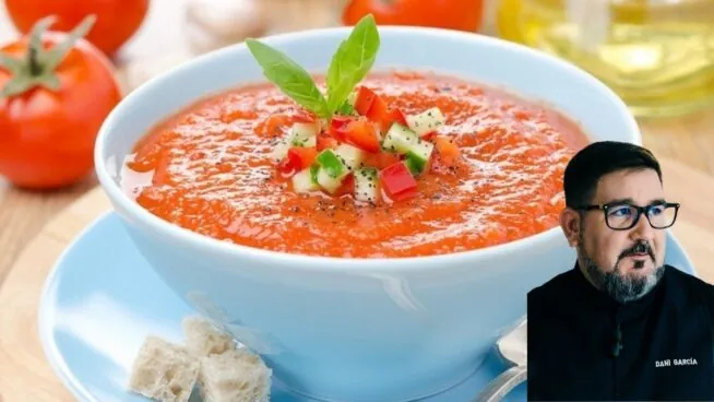 Los cocineros españoles coinciden: «El mejor gazpacho no se hace con pan, sino con el agua natural del tomate y dejándolo reposar»
