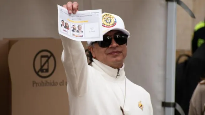 Petro denuncia cambios en las actas de escrutinio: «Esto es un delito contra el voto»
