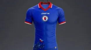 La FIFA veta la camiseta de Haití y obliga a cambiarla por símbolos políticos