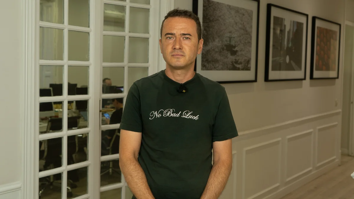 VÍDEO | Jorge Verstrynge, mentor de Podemos, invitado estrella en un curso de verano ligado a Vox