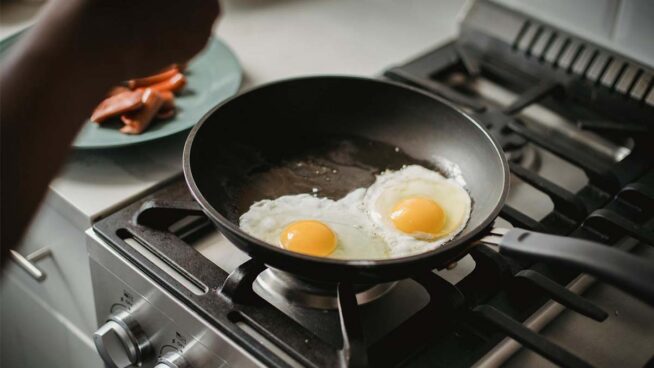 José Abellán, cardiólogo, sobre los huevos: «Tu colesterol no va a ser más alto por comer más o menos: va a depender de con qué los tomes»