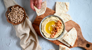Boticaria García, doctora en farmacia, sobre las ensaladas de verano: «Los garbanzos es mejor comerlos en hummus, pero no todos valen: mira que al menos un 68% sea la legumbre»