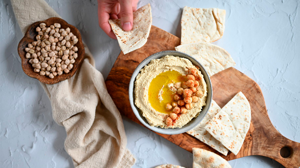 Boticaria García, doctora en farmacia, sobre las ensaladas de verano: «Los garbanzos es mejor comerlos en hummus, pero no todos valen: mira que al menos un 68% sea la legumbre»