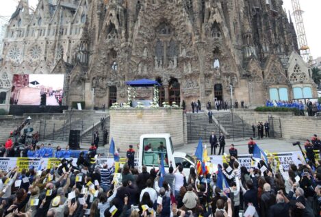 Barcelona recibe al Papa con el reto de enmendar la deslucida visita de Benedicto XVI