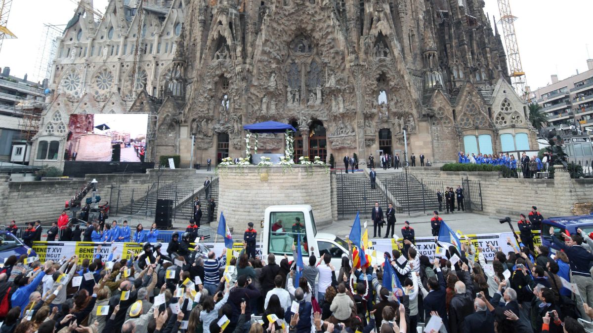 Barcelona recibe al Papa con el reto de enmendar la deslucida visita de Benedicto XVI