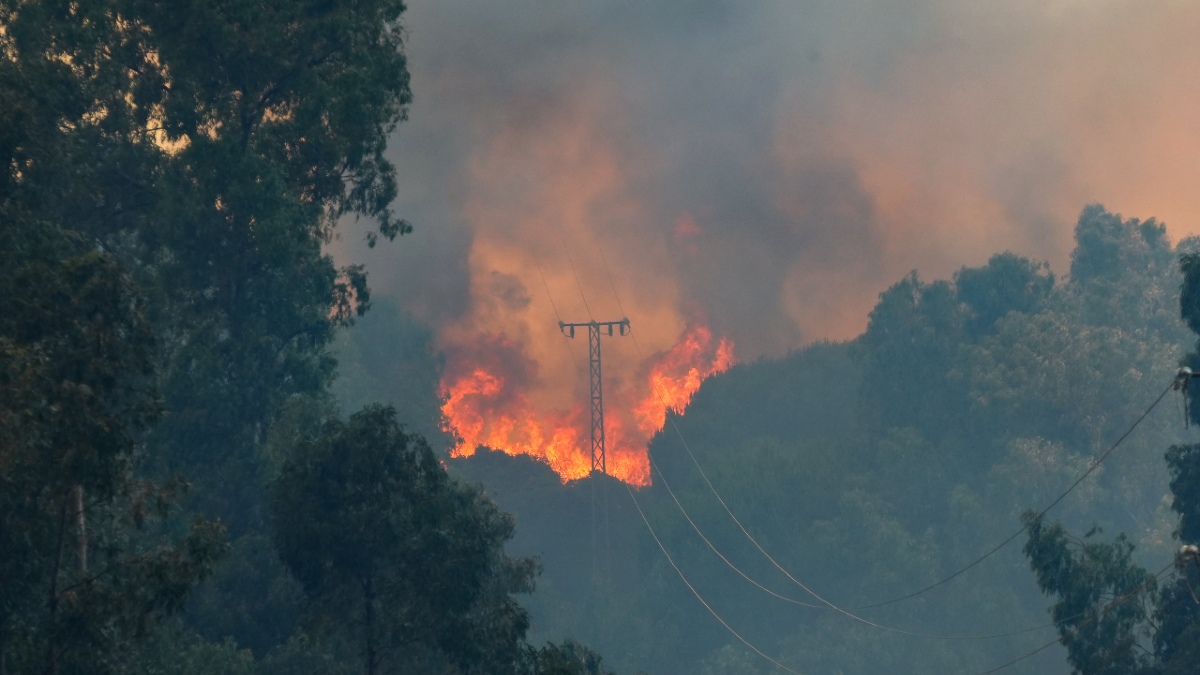 El incendio de Huelva sigue avanzando y ya supera las 5.000 hectáreas quemadas