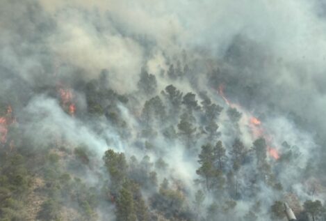 Un incendio en Murcia obliga a desalojar varias viviendas y a pedir la intervención de la UME
