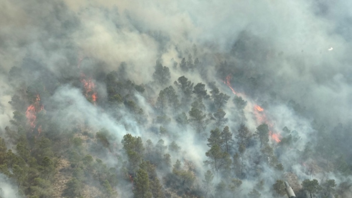 Un incendio en Murcia obliga a desalojar varias viviendas y a pedir la intervención de la UME