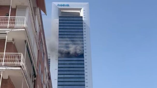 Declarado un incendio en una de las Cuatro Torres de Madrid