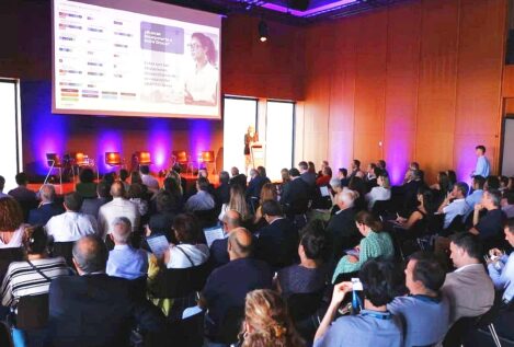 Indra se alía con universidades y centros de FP catalanes para impulsar el talento en la región