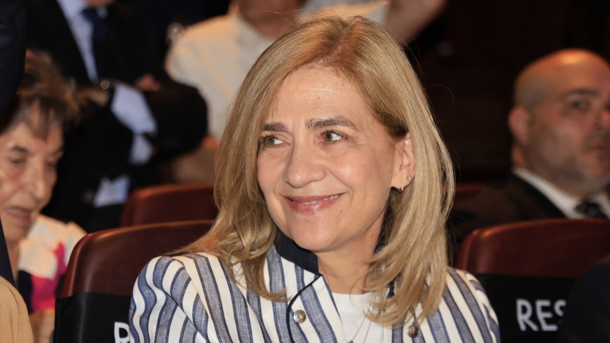 Barcelona no es su último destino: la infanta Cristina busca trabajo en Abu Dabi para estar más cerca del rey Juan Carlos