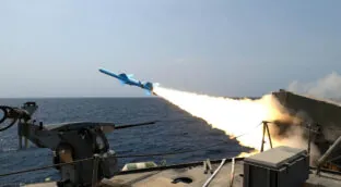 Irán lanza ataques hacia bases de Estados Unidos en Kuwait y Baréin