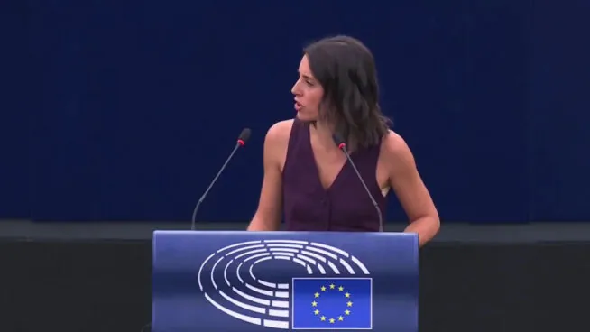 Montero canta el cumpleaños feliz a Trump en la Eurocámara: «Happy birthday, Mr. Genocide»