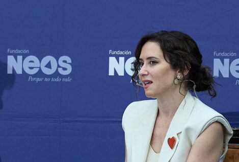 Ayuso carga contra un Gobierno «debilitado»: «Una grandísima mafia que lo corrompe todo»