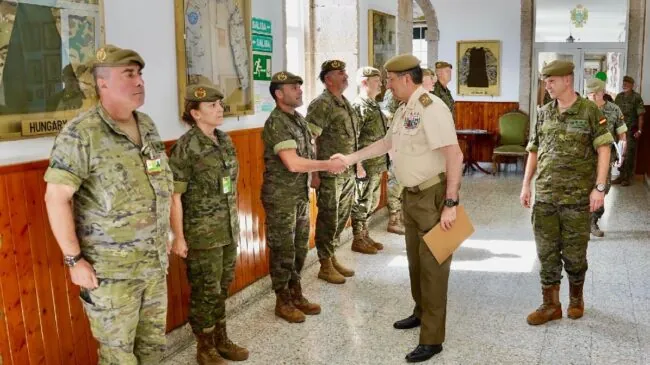 El jefe del Ejército de Tierra visita en La Coruña organismos clave para las operaciones militares