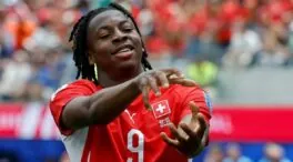 Johan Manzambi, la nueva joya de Suiza que irrumpe en el Mundial a golpe de récords