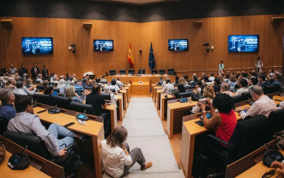 El emocionante acto de Vox en defensa de la libertad de expresión
