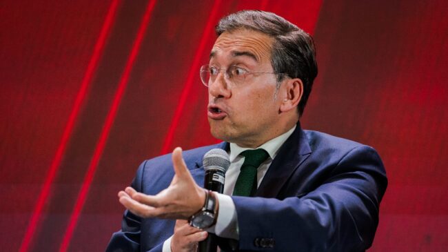 Albares asegura que España apoyará a Ucrania «para que gane la guerra y, sobre todo, la paz»