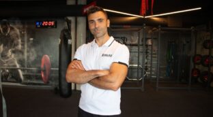 José Ruiz, experto en fitness: «Mucha gente busca trucos para perder grasa, como entrenar en ayunas o quitar hidratos, pero el fallo es más básico»