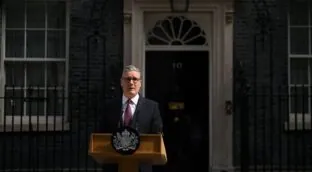 Dimite el primer ministro británico, Keir Starmer
