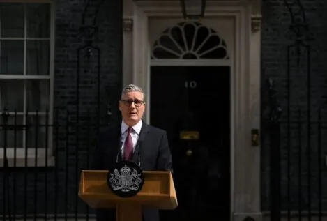 Dimite el primer ministro británico, Keir Starmer