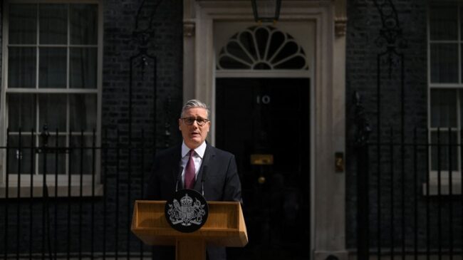 Dimite el primer ministro británico, Keir Starmer